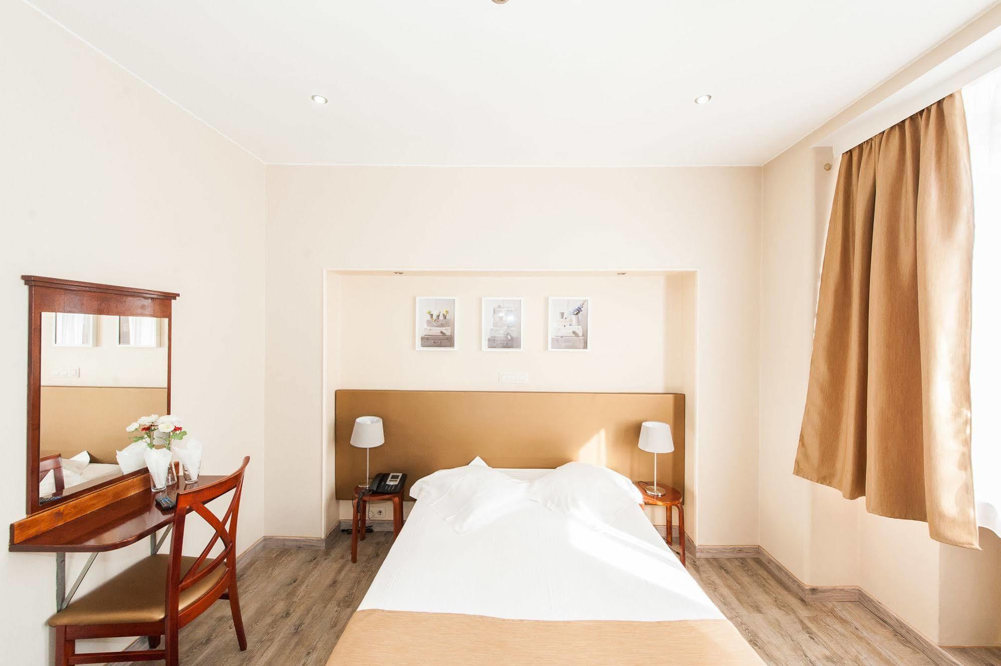 Hotel De France Saint-Gilles Ngoại thất bức ảnh